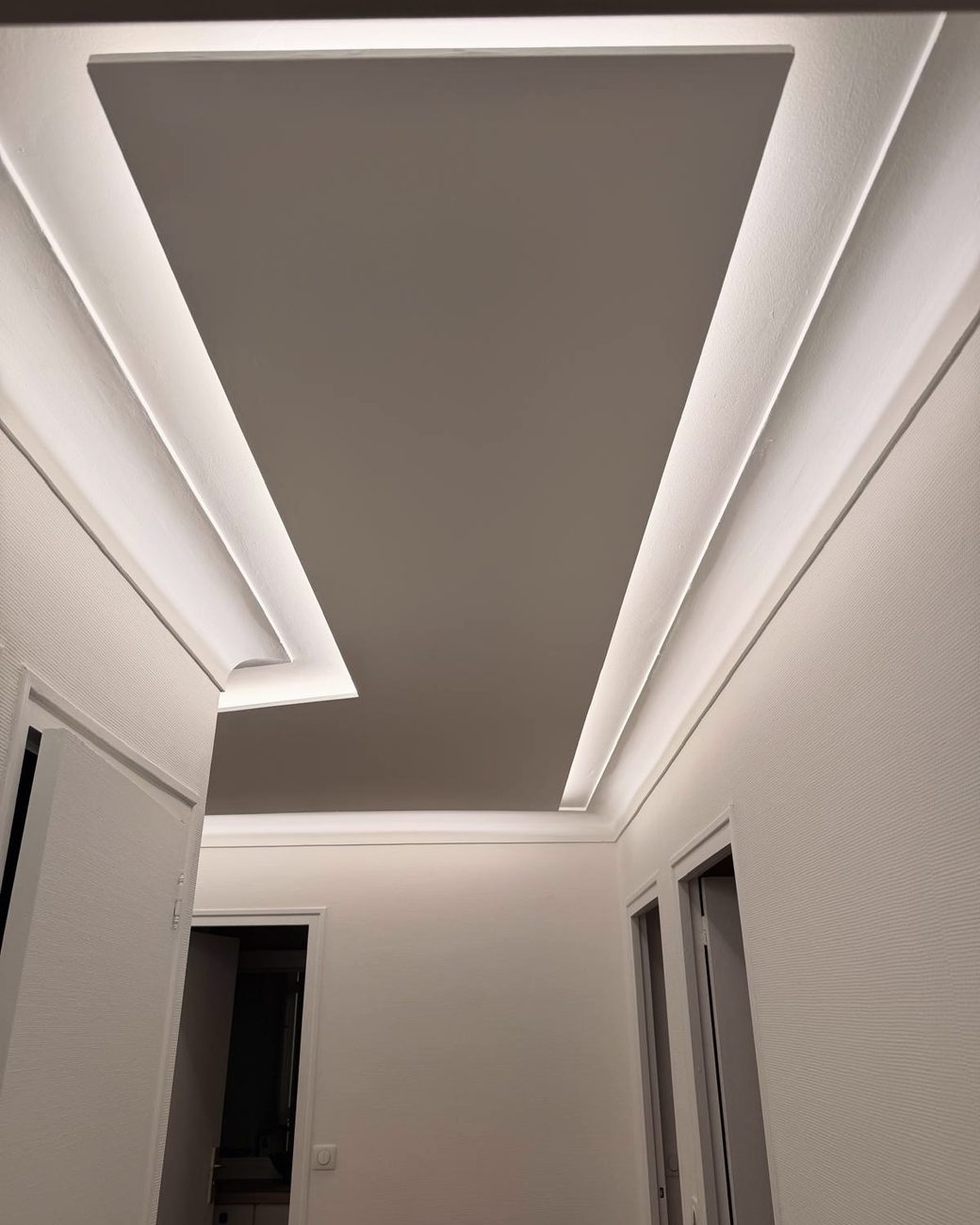 Corniche lumineuse et éclairage indirect réalisés par Innov Energy