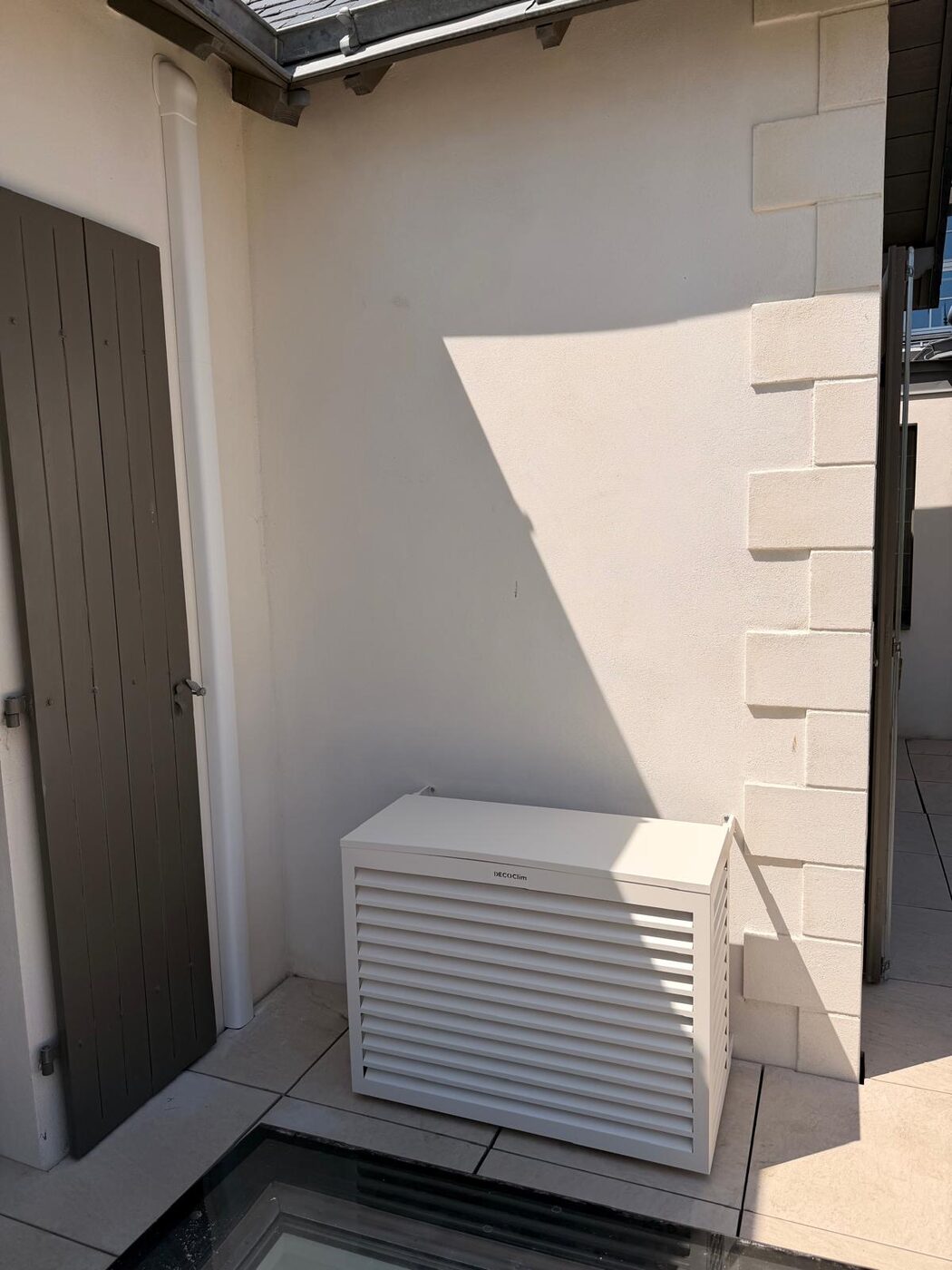 Climatisation groupe extérieur caché toit-terrasse villa La Baule
