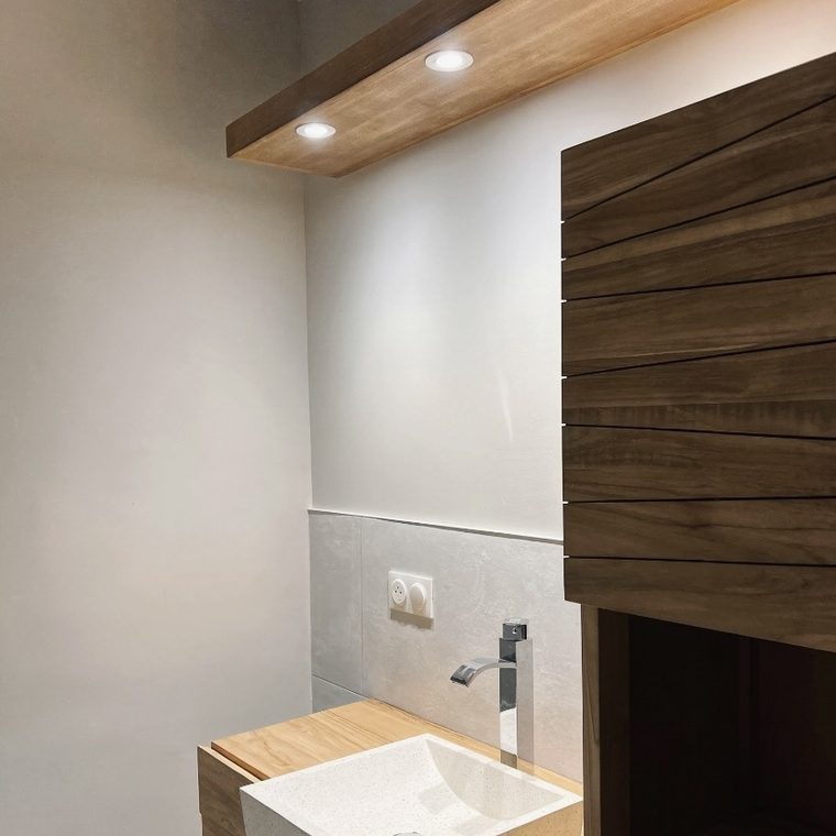 Éclairage intérieur de salle de bain