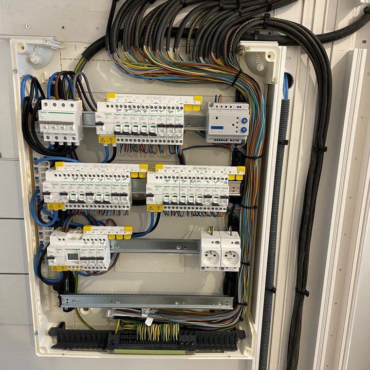 Coffret électrique et câblage soignés