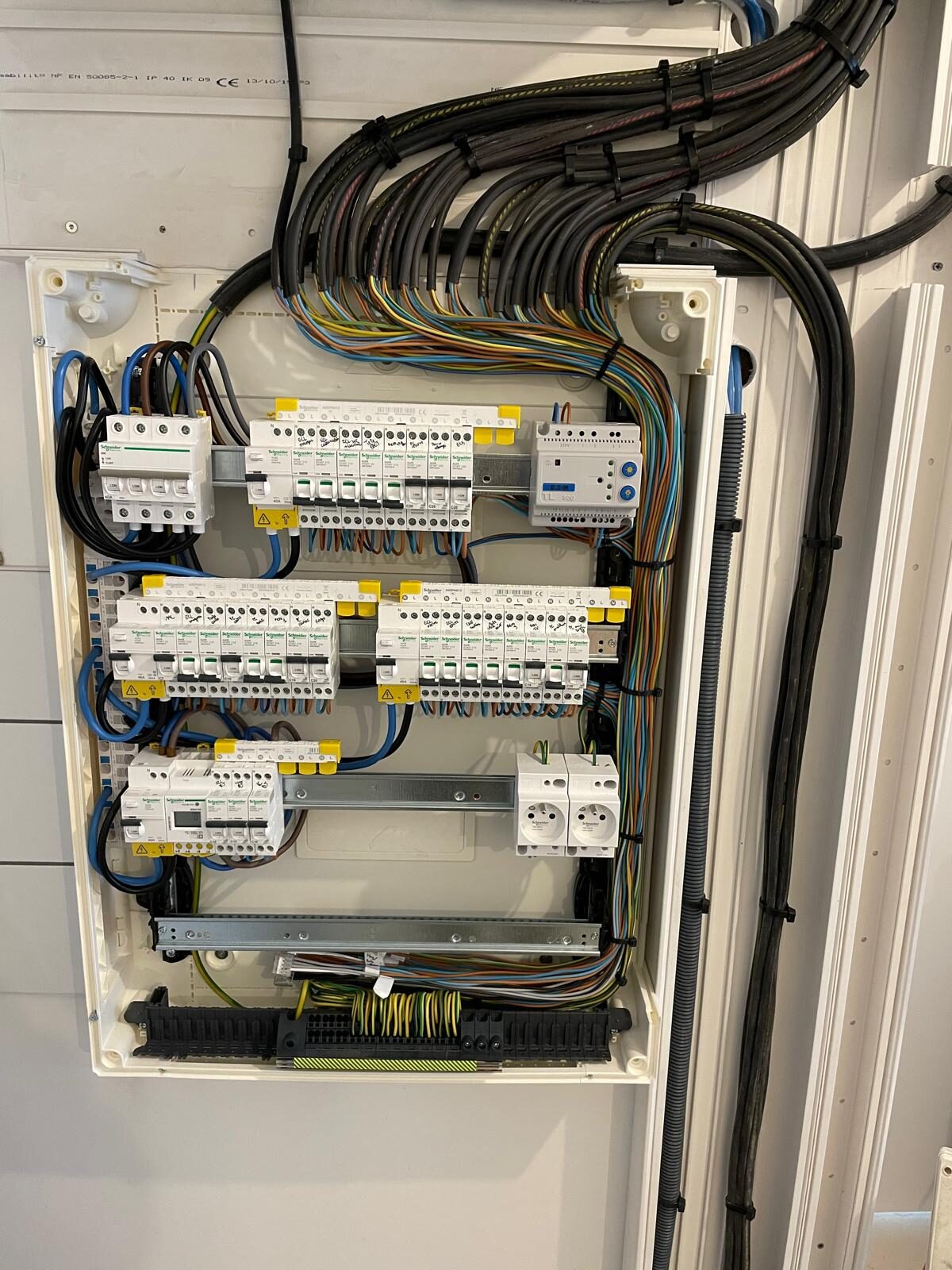 Tableau électrique câblé avec soin par Innov Energy à La Baule